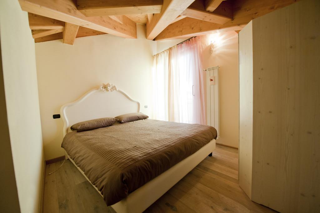 Residence La Corte Vezza dʼOglio Chambre photo
