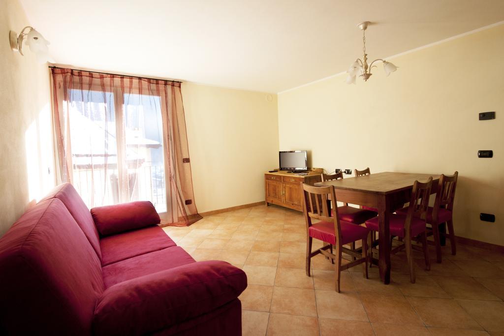 Residence La Corte Vezza dʼOglio Chambre photo